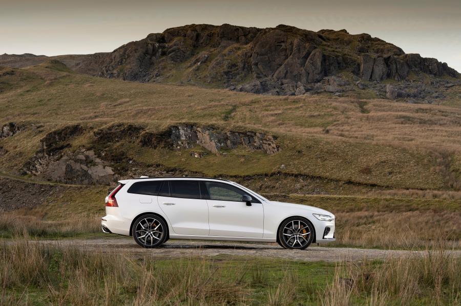  Volvo V60 T8 Polestar Engineered 2019 года  (UK) (фото 12 из 40)